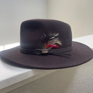 Felt hat with feathers
